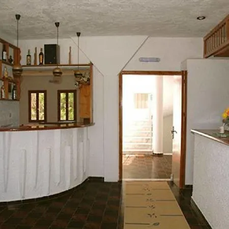 アパートホテル Afroditi 2*