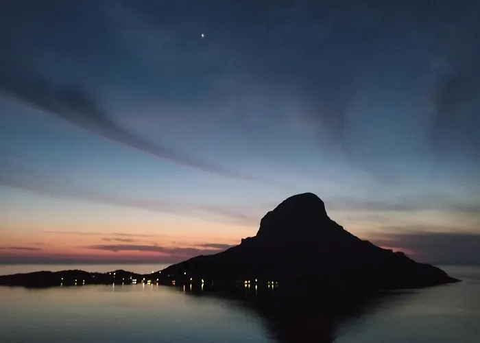 Afroditi And マスーリー